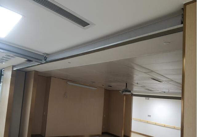 透明的擋煙垂壁可以選用哪種？