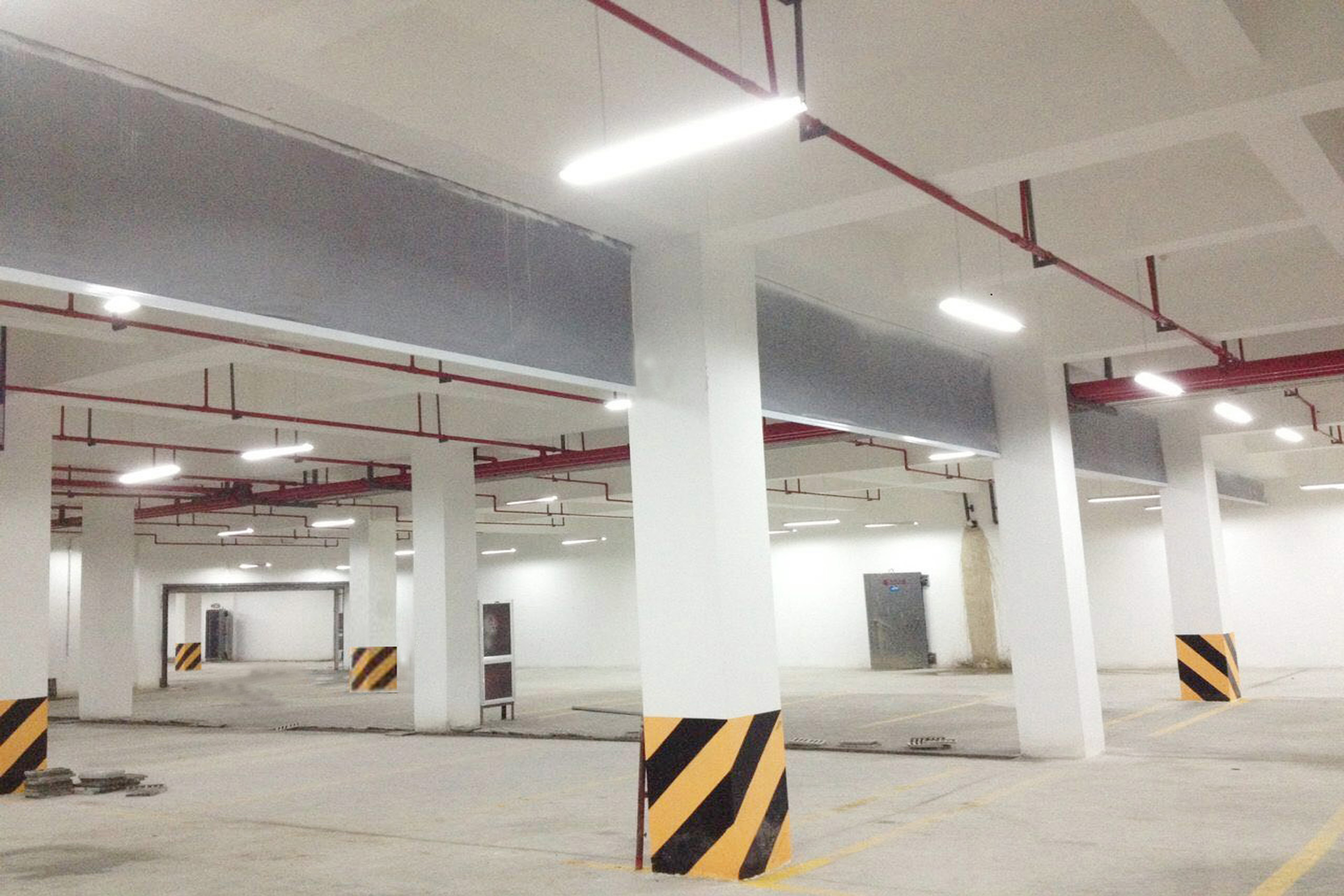 山東固定式擋煙垂壁用的是什么材料？