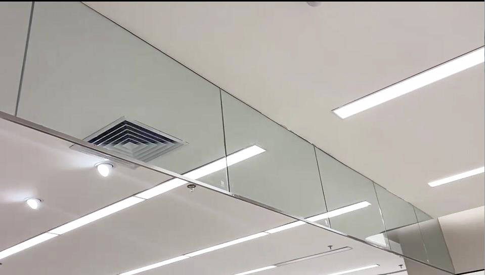 固定式剛性擋煙垂壁類型及安裝效果