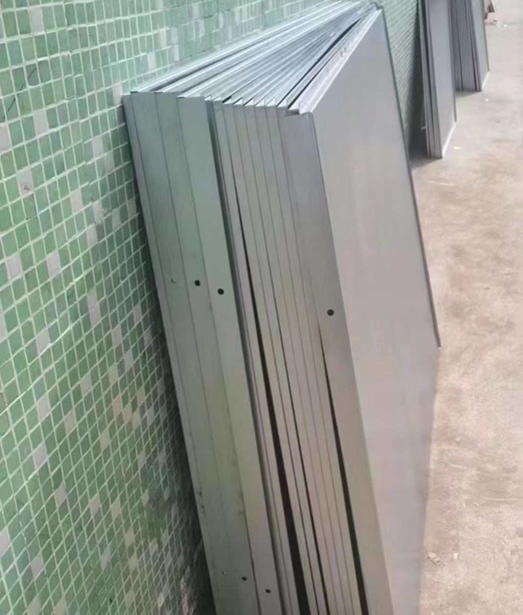 固定式鋼板擋煙垂壁特點及安裝方法